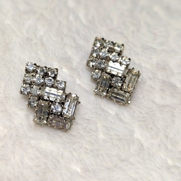 Vintage 60's Clear Rhinestone & Silvertone Clip-On Earrings - Picture 7 of 9